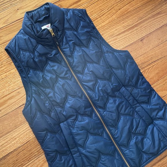 Vineyard Vines Ladies Navy Blue Puffer Vest Size Small - Picture 2 of 8